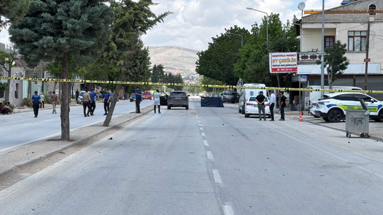 Konya’da yürek yakan veda! Ayşenur Can’ı son yolculuğuna babası uğurladı 10